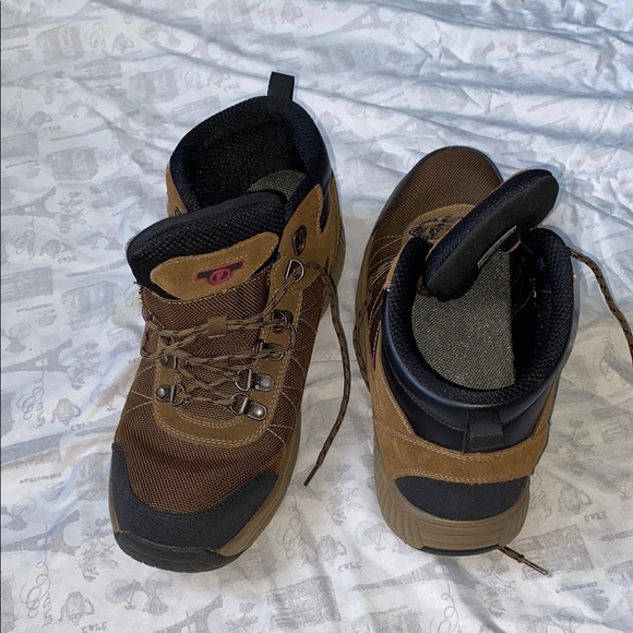 Brown and Black Rugged Outdoor Boots with Reinforced Toe - Picture 5 of 10